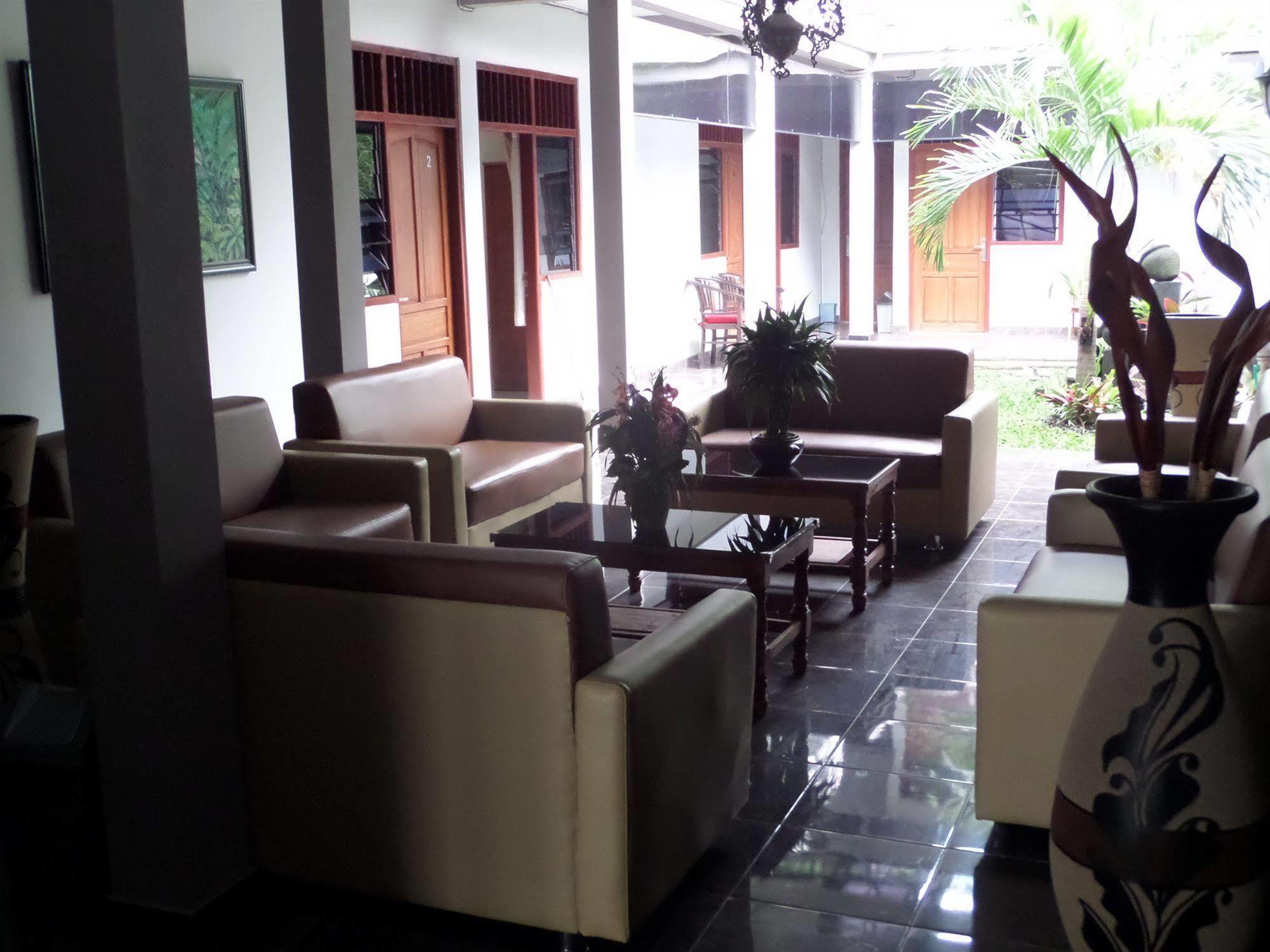 Hotel Oyo 198 Emdi House Seturan Melati Exterior foto