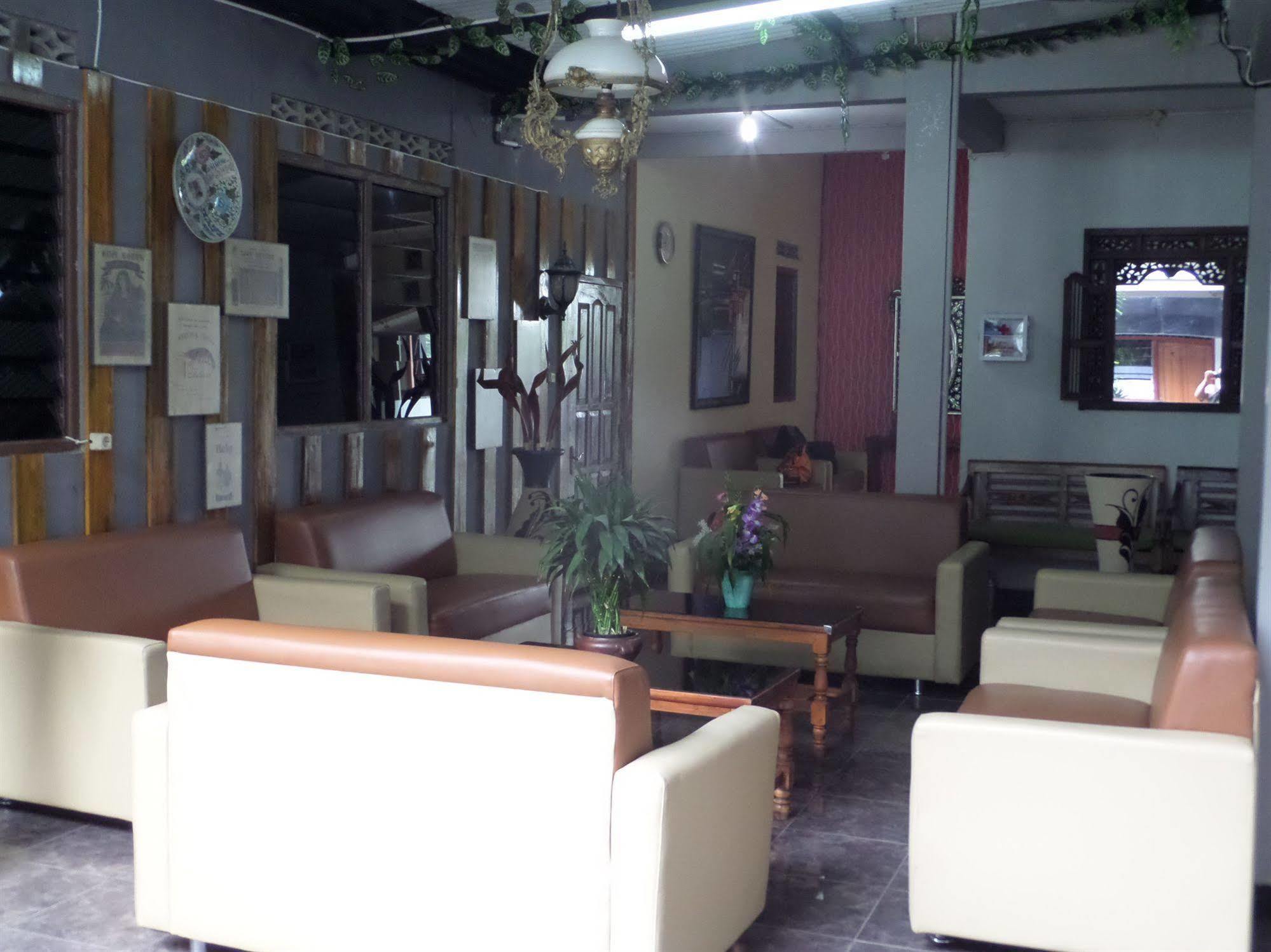 Hotel Oyo 198 Emdi House Seturan Melati Exterior foto