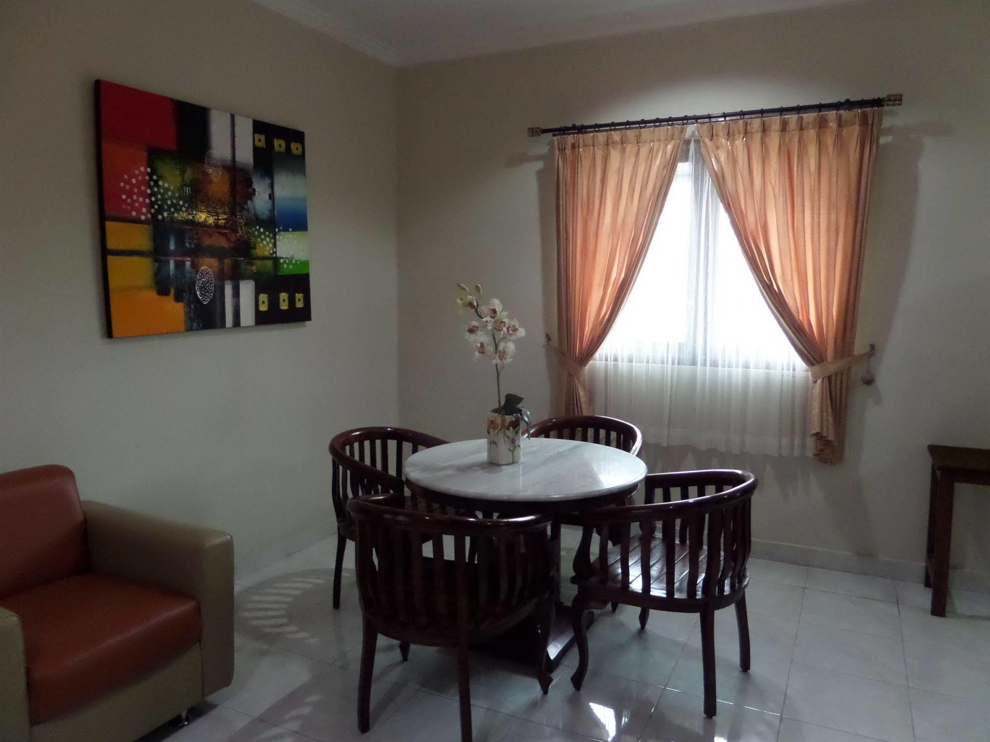 Hotel Oyo 198 Emdi House Seturan Melati Exterior foto