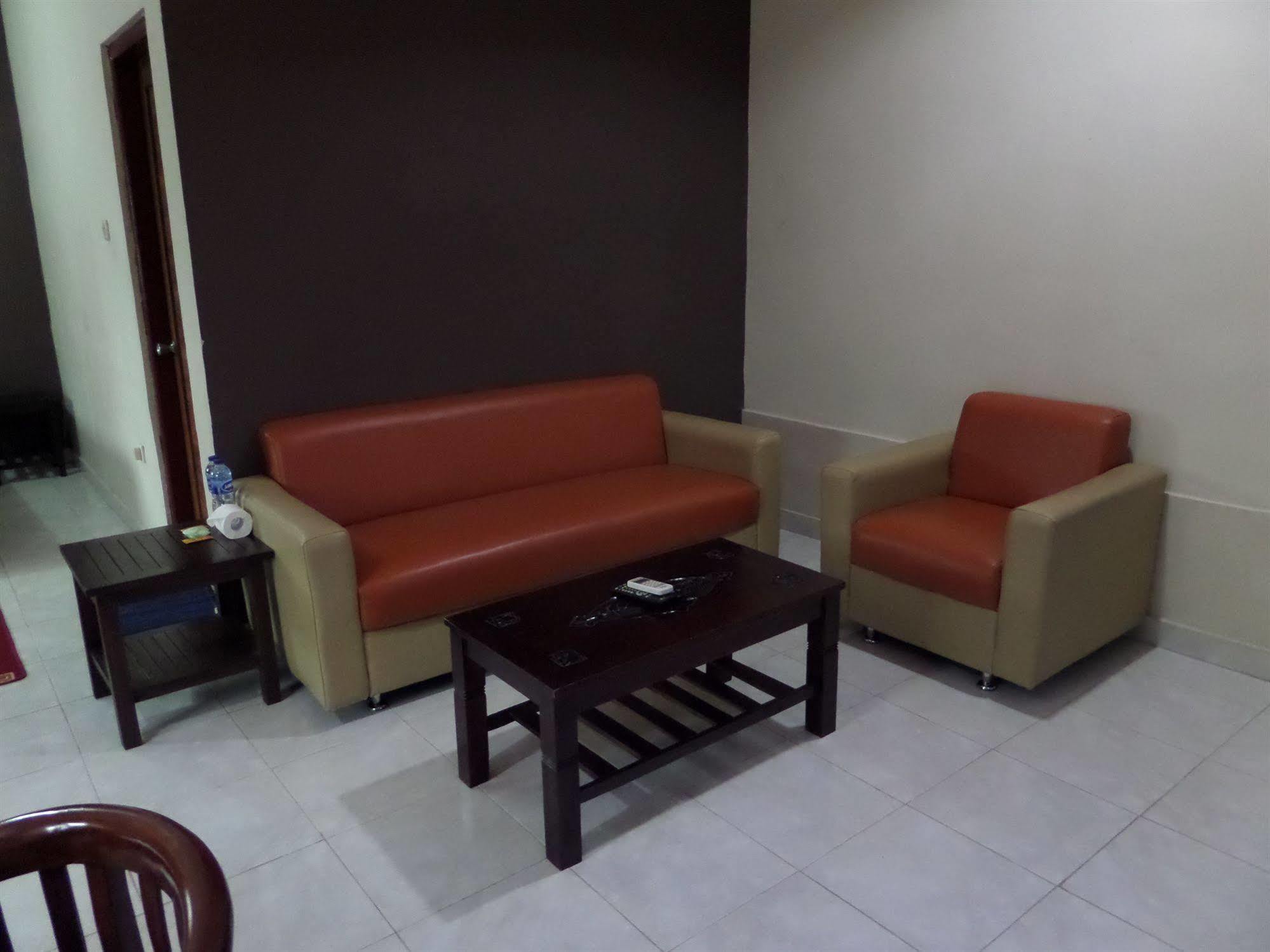 Hotel Oyo 198 Emdi House Seturan Melati Exterior foto